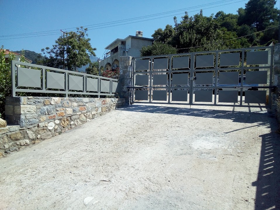 Αυτόματη ανοιγόμενη αυλόπορτα
