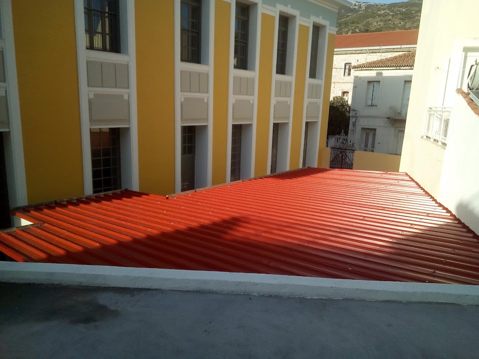 Κατασκευή της προηγούμενης εικόνας καλλυμένη με πάνελ.