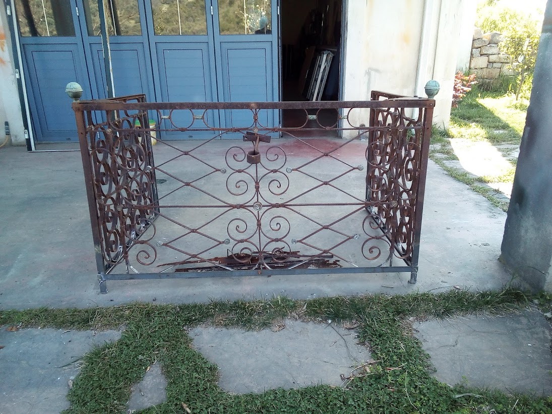 Ήρθε στο εργαστήριο με το κάτω μέρος να έχει εξαφανιστεί απο την σκουριά. Αντιγράφοντας τα μέρη που επέζησαν ανακατασκευάστηκε χρησιμοποιόντας τις ίδιες τεχνικές με τον αρχικό κατασκευαστή.