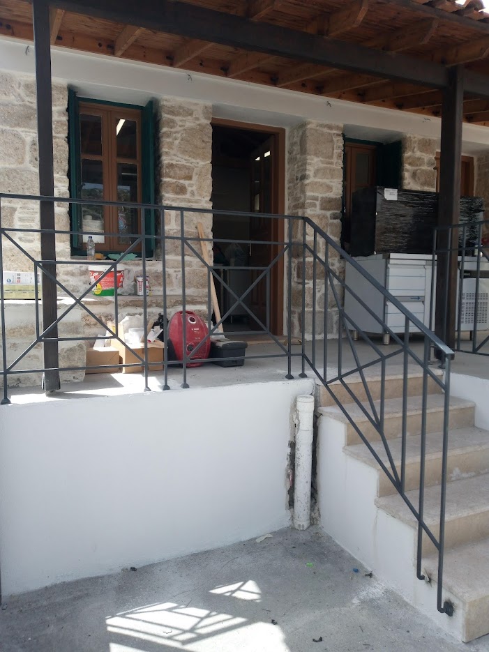 Μεταλλικό κάγγελο.