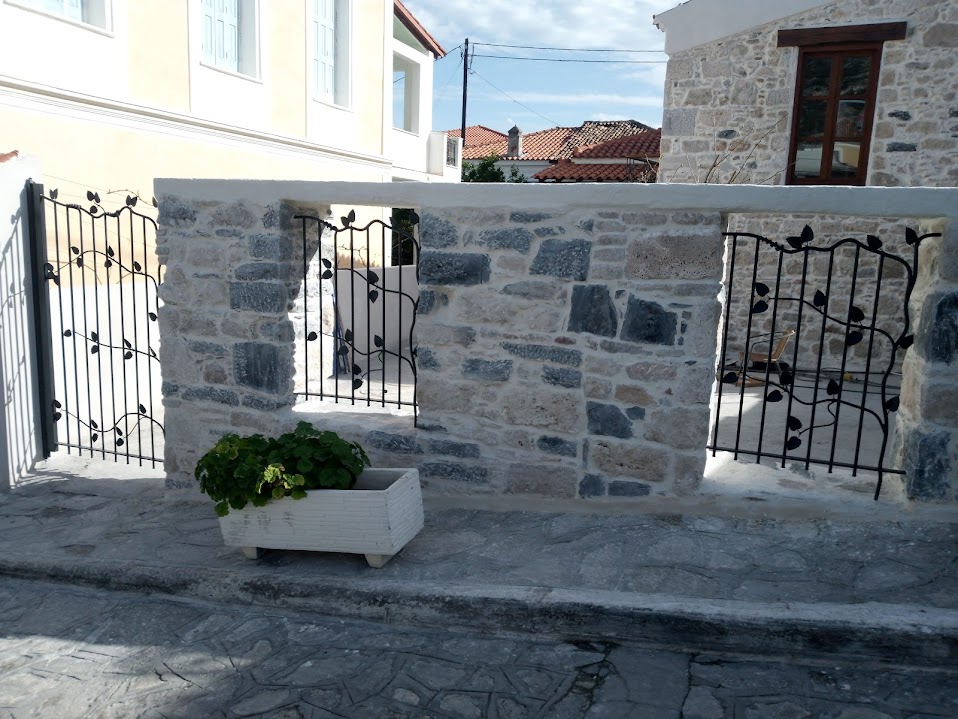 Πλάνο απο τα προηγούμενα κάγκελα.